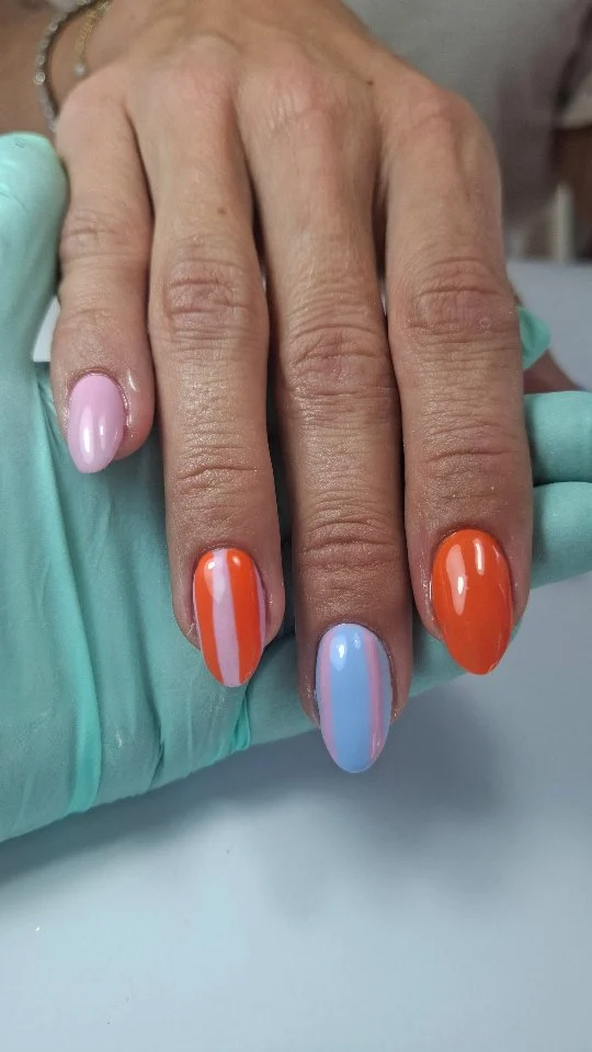 Wat ik doe in een.. vandaag extra drukke eerste werk dag na mijn vakantie 💅🤩 zit er meteen weer goed in! 

#nagelstylisteinzeeland #nailartzeeland #arnemuiden #nieuwensintjoosland #Middelburg #vakantieinzeeland #wijzijndestad #tpo #biabnagelswalcheren
